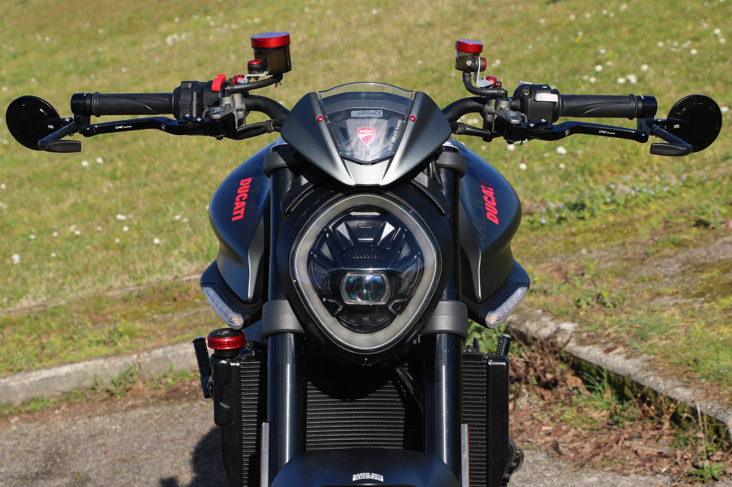 Voordeelpakket bar-end spiegels en hendelbeschermers - Pramac Racing Limited Edition Honda CBR954RR (2002-2003) pakket afgebeeld voorzijde