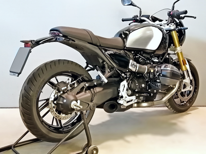 G&G Stealth uitlaatbox met ovale uiteindes voor BMW R12 gemonteerd op de motor