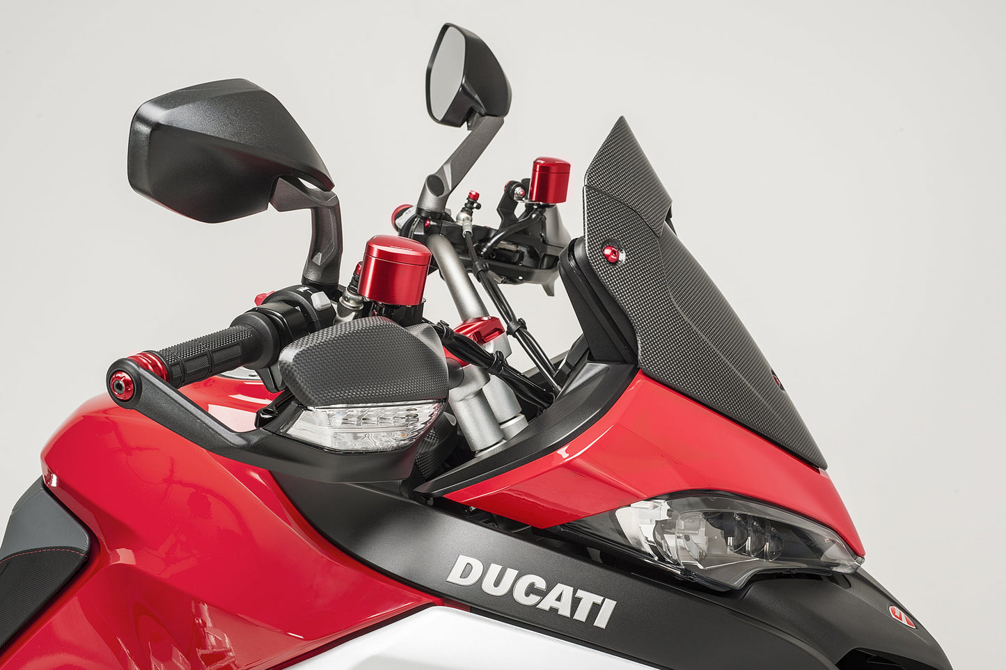 Rem-Koppelingsvloeistof Reservoir 12ml - Rebel Universal Voorbeeld rood gemonteerd