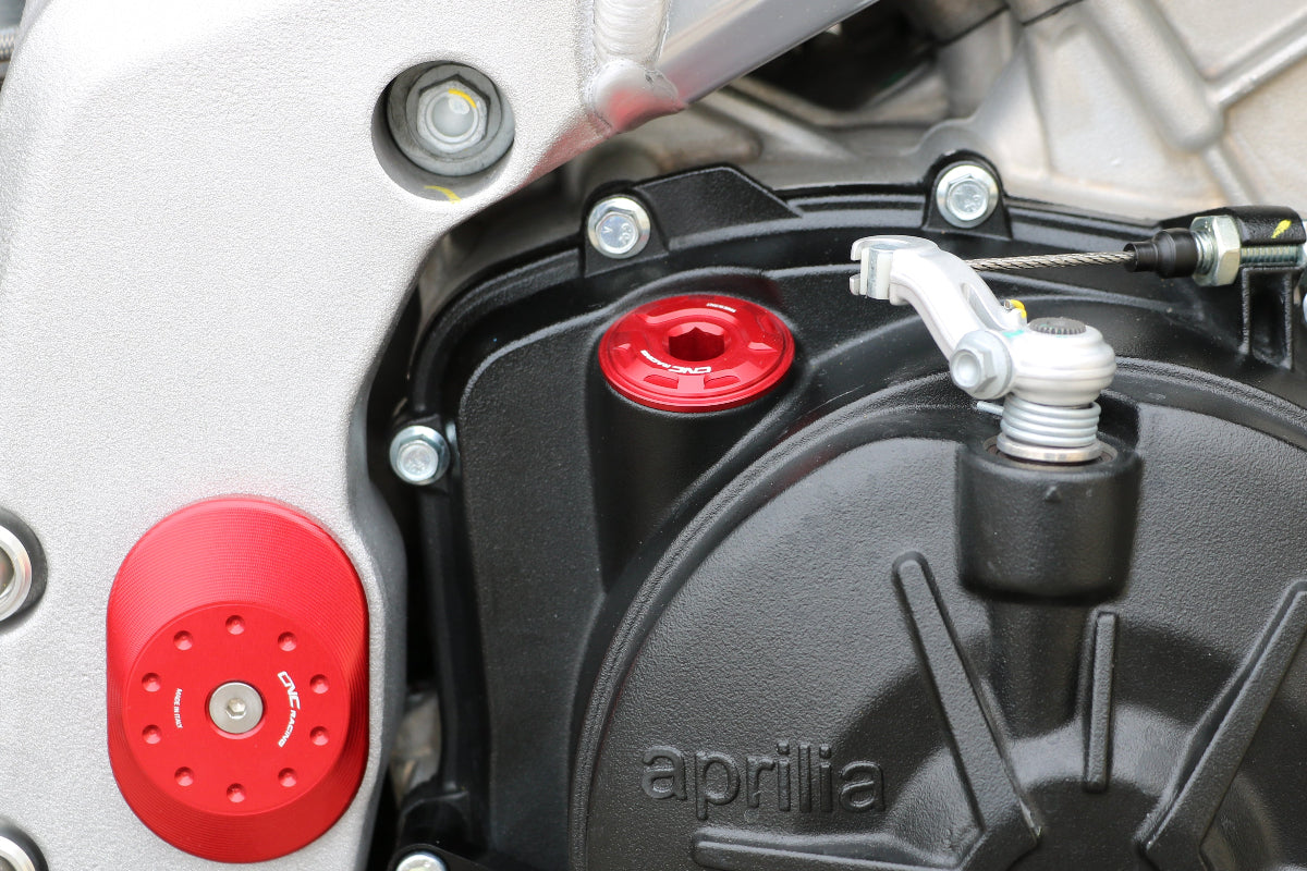 Olievuldop 'Gear' Suzuki DL 650 (2012-2014) gemonteerd in rood