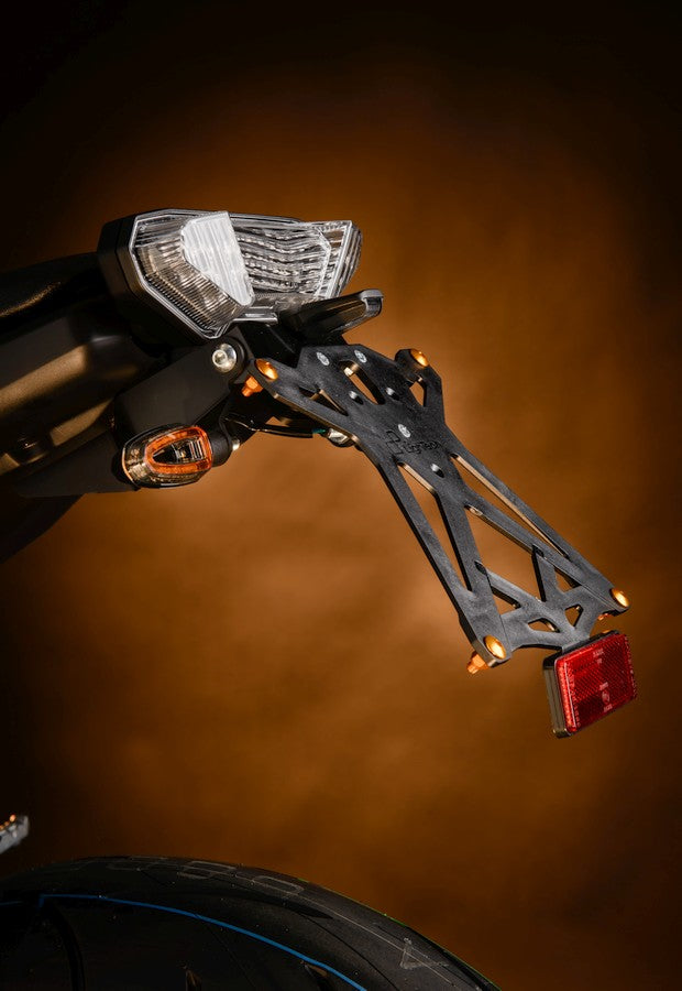 Le support de plaque d'immatriculation «Race» LightEch Kit Innovation rencontre l'élégance-yamaha MT-09 2013-2016