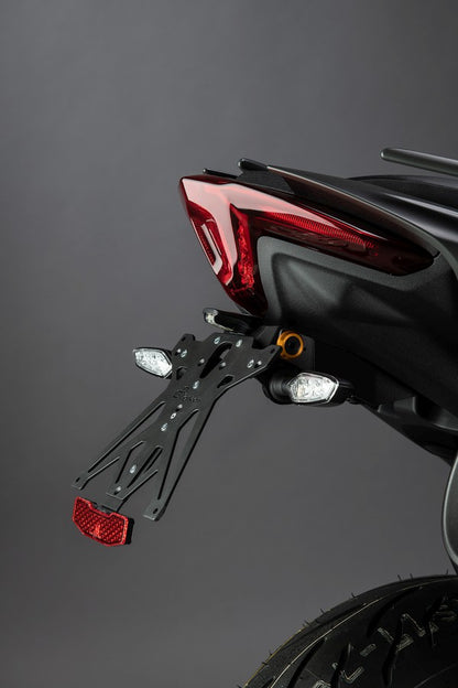 Le support de plaque d'immatriculation «Race» LightEch Kit Innovation rencontre l'élégance-yamaha T-MAX 530/560 2017-2021