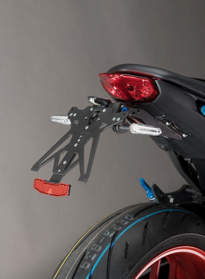 Le support de plaque d'immatriculation «Race» LightEch Kit Innovation rencontre l'élégance-yamaha MT-09 / SP 2021-2023