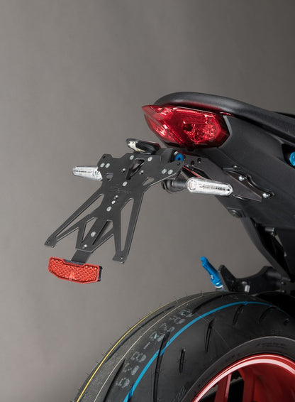 Le support de plaque d'immatriculation «Race» LightEch Kit Innovation rencontre l'élégance-yamaha MT-09 / SP 2021-2023