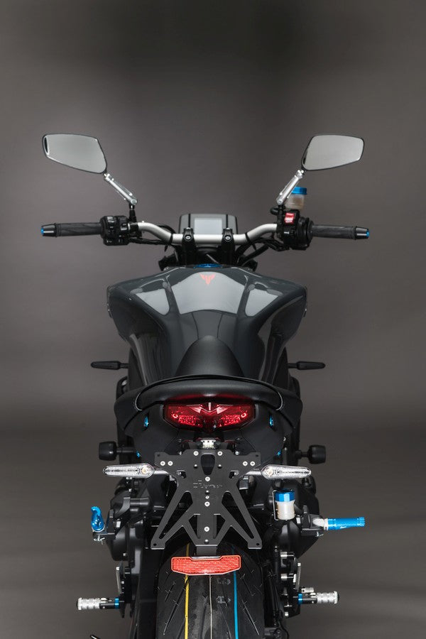 Le support de plaque d'immatriculation «Race» LightEch Kit Innovation rencontre l'élégance-yamaha MT-09 / SP 2021-2023