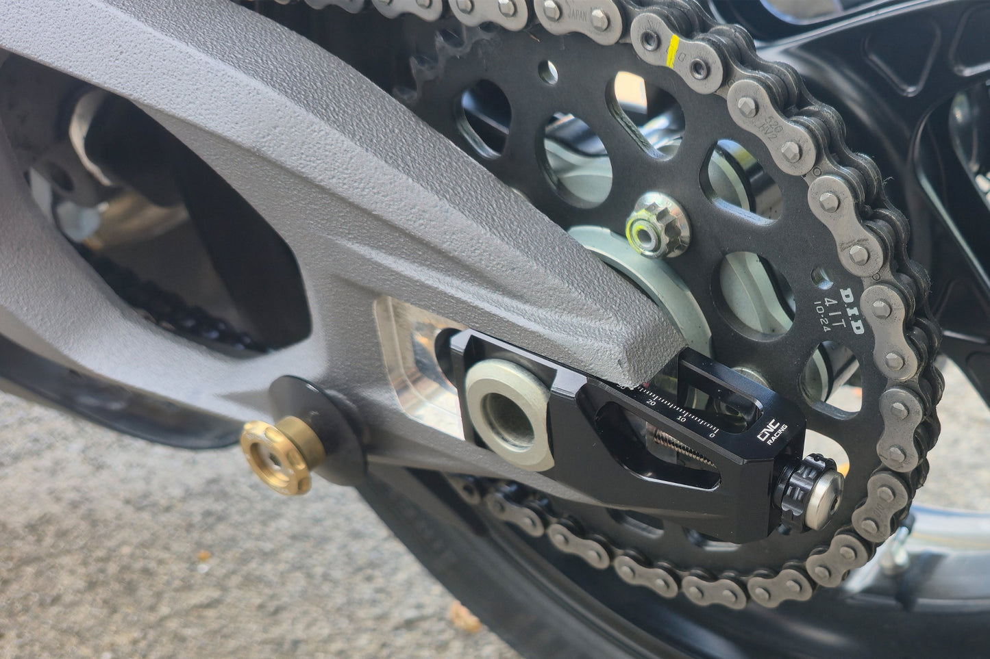 Kettingspannerset TD017 CNC Racing Panigale V4 V4S Streetfighter V4 V4S gemonteerd links