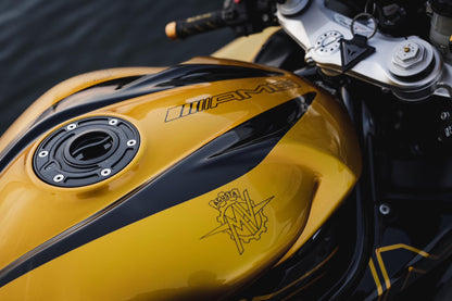 Snelsluiter kern voor CNC Racing tankdop Ducati Multistrada 1200 S (2015-2017) zwart gemonteerd in zwarte tankdop