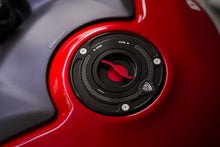 Tankdop buitenrand Carbonio MV Agusta Brutale 1090 R (2012-2015) zwart gemonteerd incl tankdop kern zwart-rood 