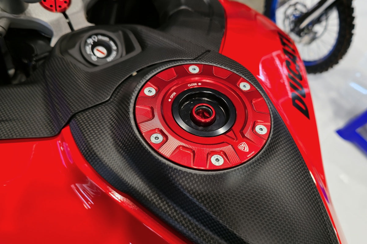 Fast Key kern voor CNC Racing tankdop Yamaha XT660X (2004-2016) zwart-rood gemonteerd in rode tankdop