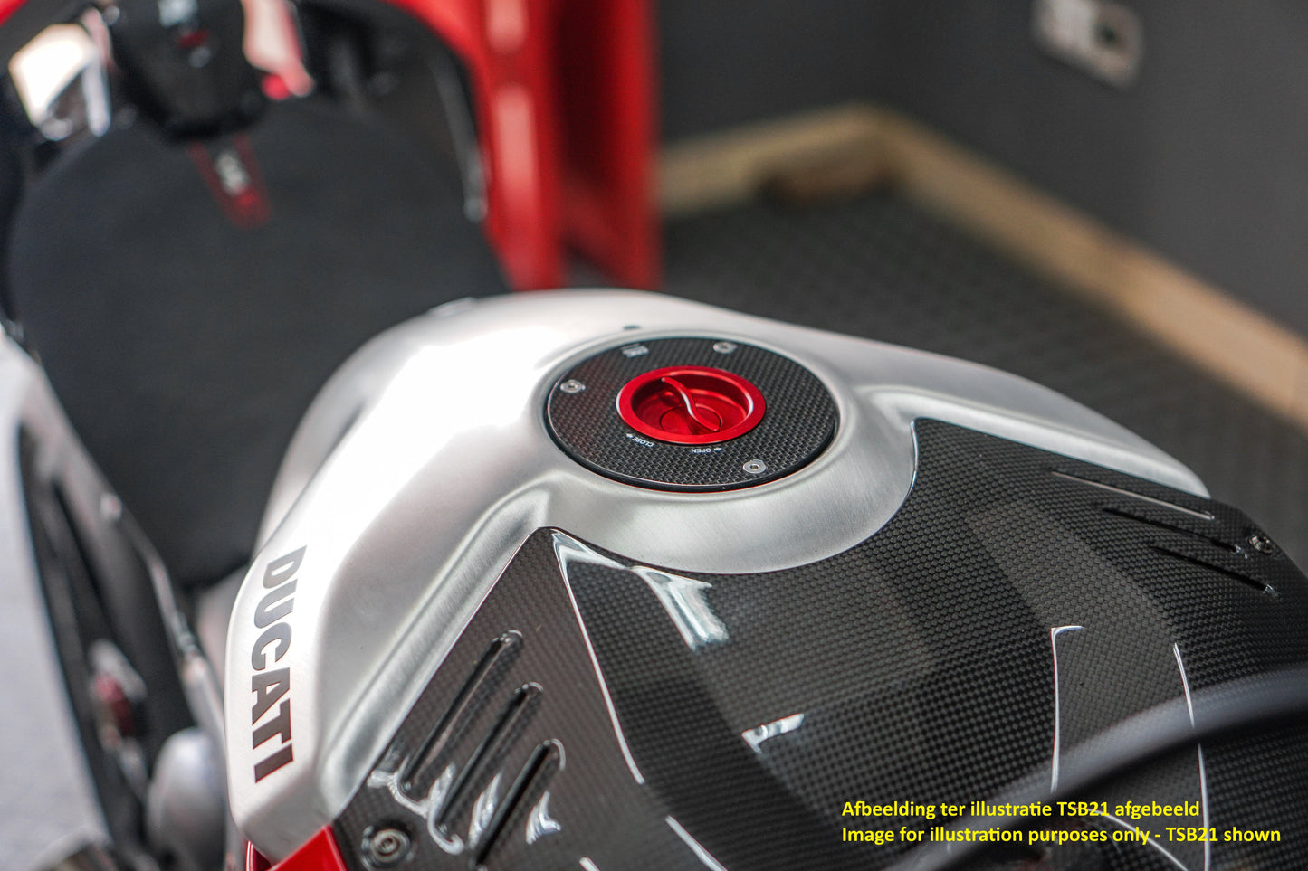 CNC Racing Tankdop buitenrand - CARBON Ducati Multistrada V4 (2021+)