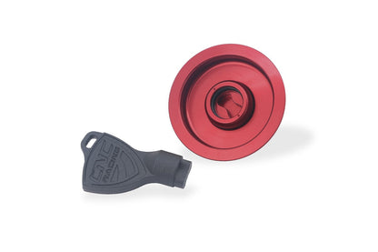 Fast Key kern voor CNC Racing tankdop Ducati Monster 1200 (2013-2016) rood met sleutel er uit