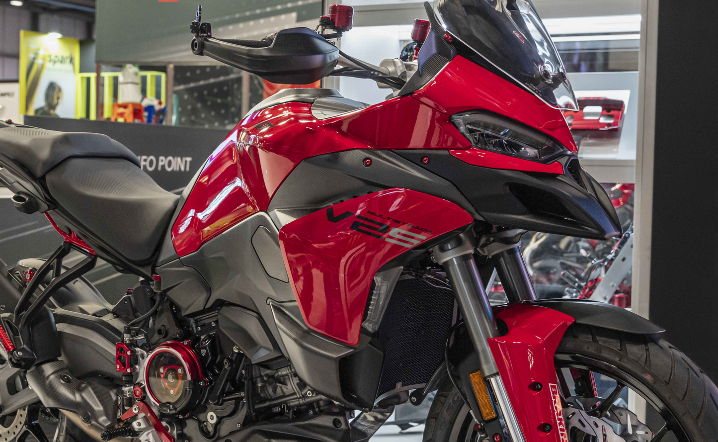 Zijpaneel luchtgeleider ZA384Y CNC Racing mat carbon voor Multistrada V2 en V2S 2025+ gemonteerd