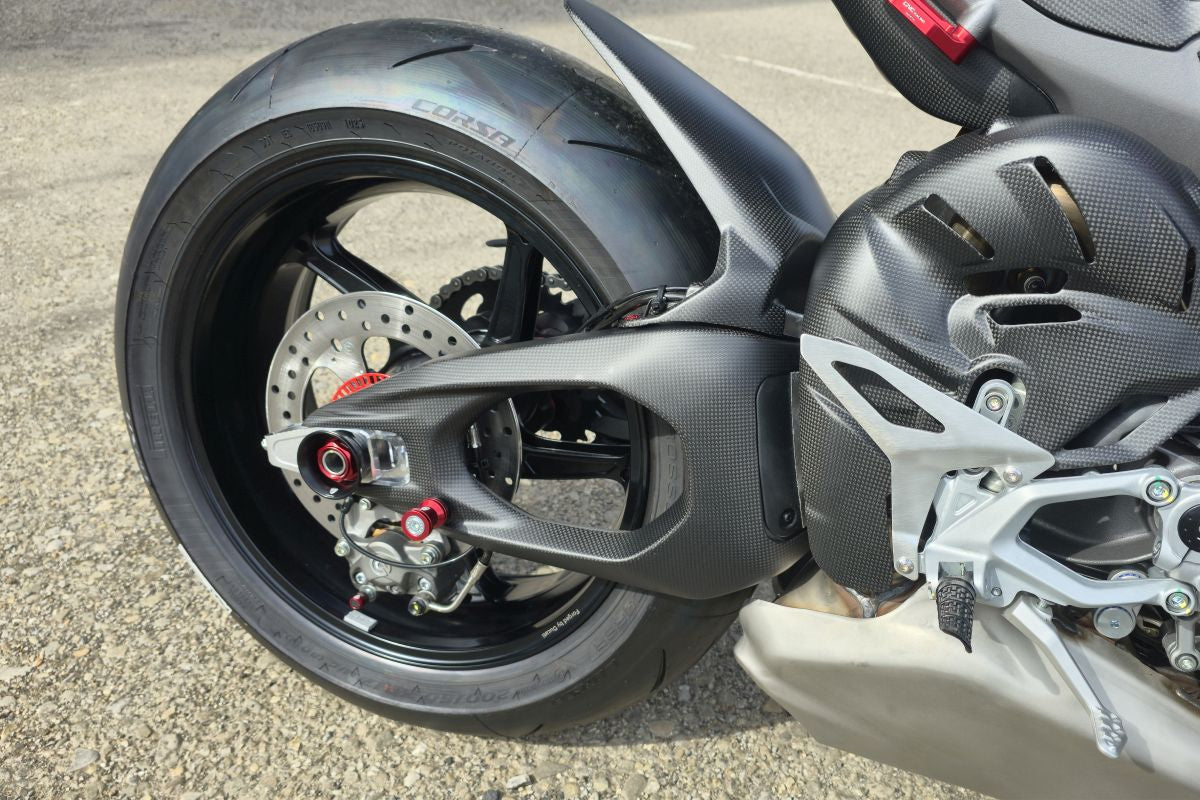Carbon swingarm covers links en rechts – Ducati Panigale V4 (2025+)