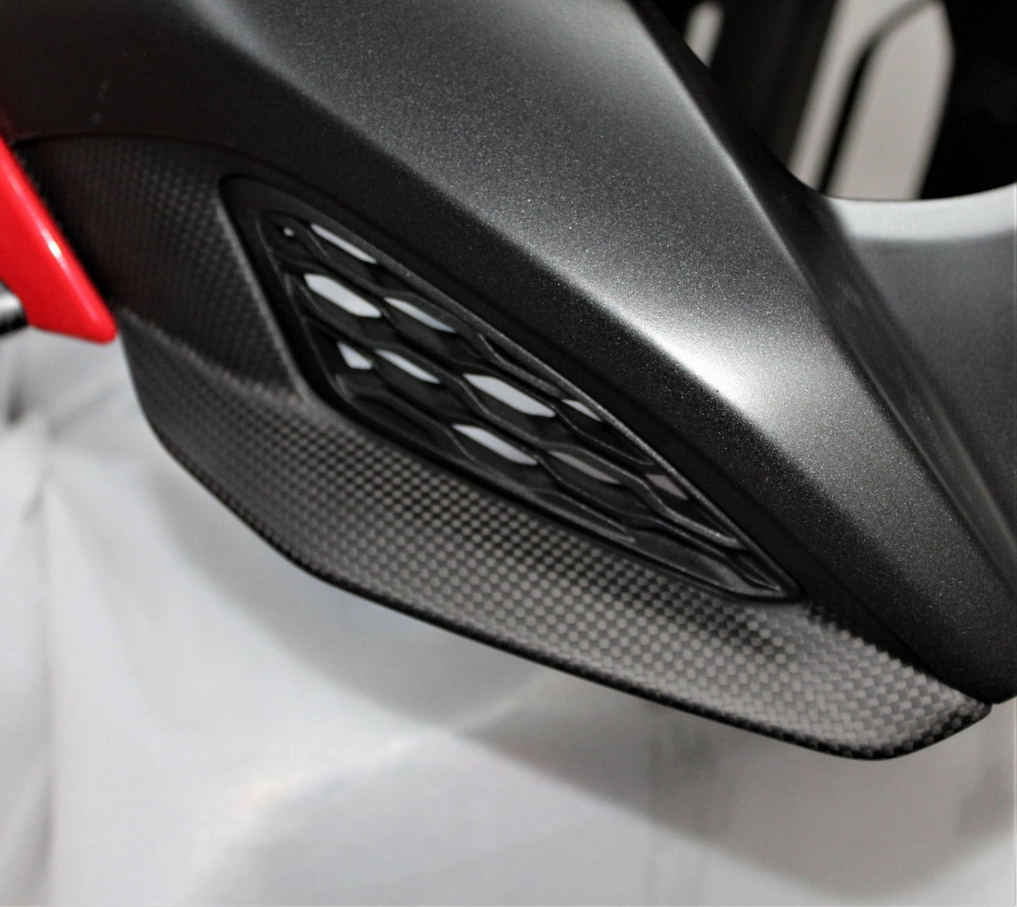 VERKOCHT_Carbon luchtinlaat cover set – Ducati Multistrada V4 / V4 S / Rally (2021–2026) – (gebruikt)