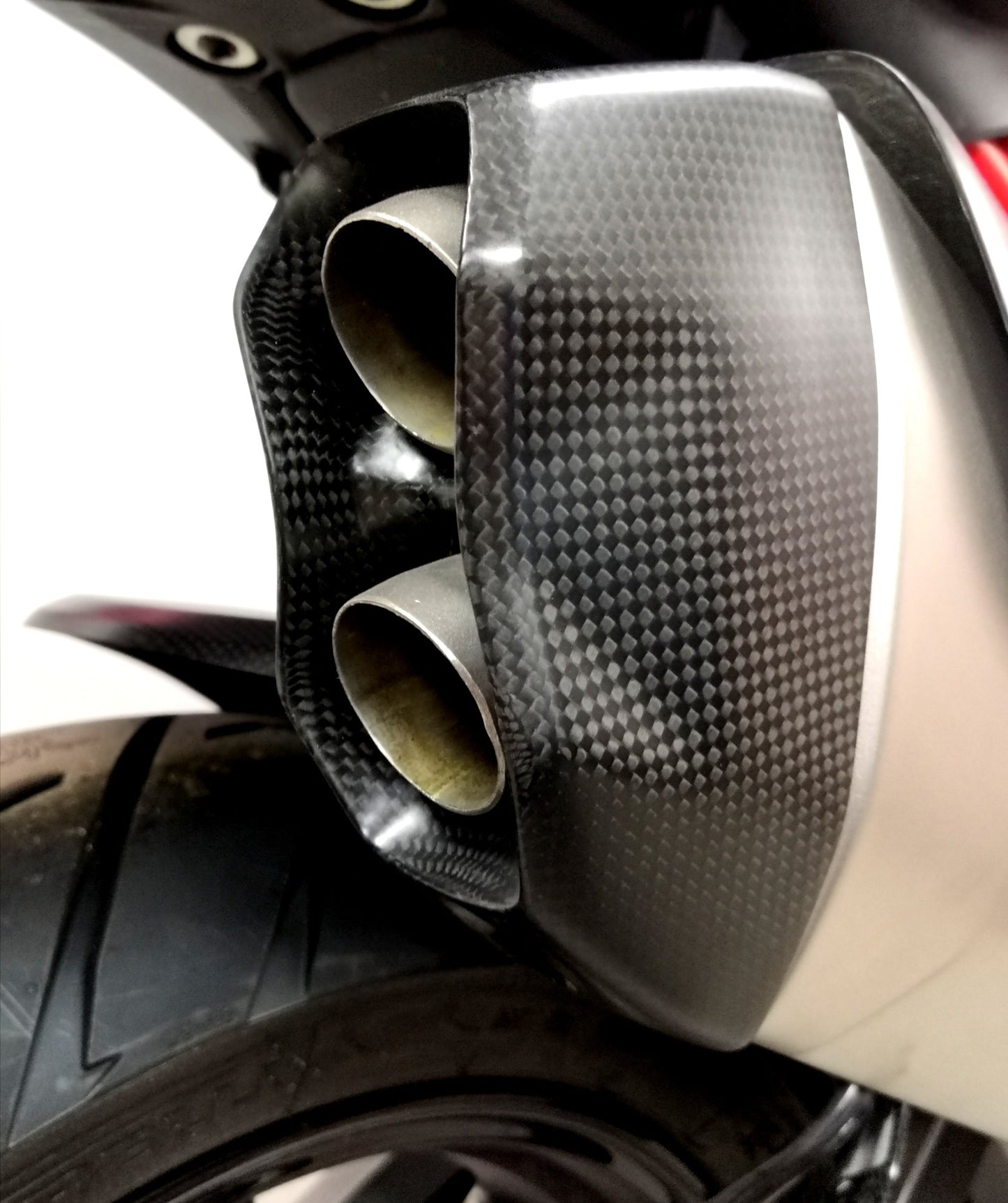 Carbon Uitlaat Endcap – Ducati Multistrada V4 (2021-2024)(originele uitlaat) – (gebruikt)