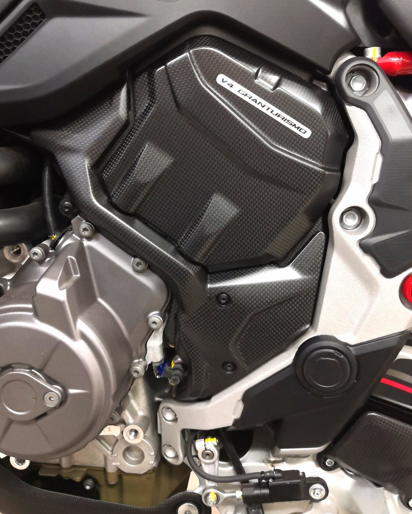 VERKOCHT_FullSix Carbon Voortandwielcover – Ducati Multistrada V4 (alle jaren) – (gebruikt)
