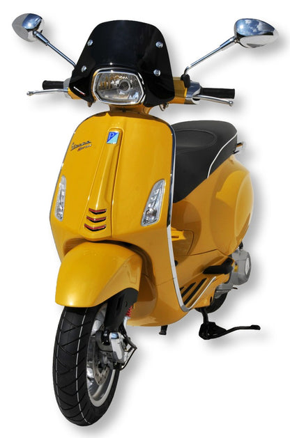 En pare-brise court (30 cm) Smoke Dark pour Vespa Sprint 50 / Sprint 125 / Sprint 150